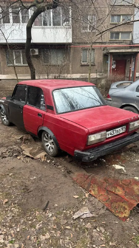 Продам ваз 2107 1.6 карбюратор по документам я хозяин коробка 4 ст. (не выбрасывает, не пинается, работает как надо) сделаный мотор (не дымит, не троит, работают ровно и едет бодро) новая система охлаждения (радиатор, помпа, термостат и т. д.) свечи, броне провода тоже новые немного перебрана передняя подвеска не гнилая стоит неплохая музыка с усилителем и блютузом новый замок зажигания новая резина (лето) r13 мост не воет стоит мощный 75 аккумулятор электрика все работает, но есть нюансы (это жигули ) салон достаточно целый есть нюансы подробнее в л/с или +79591838133 (тг) по цене 97.000₽ +небольшой торг 📞 звоните: +7(959)1838133 - фотография - 2