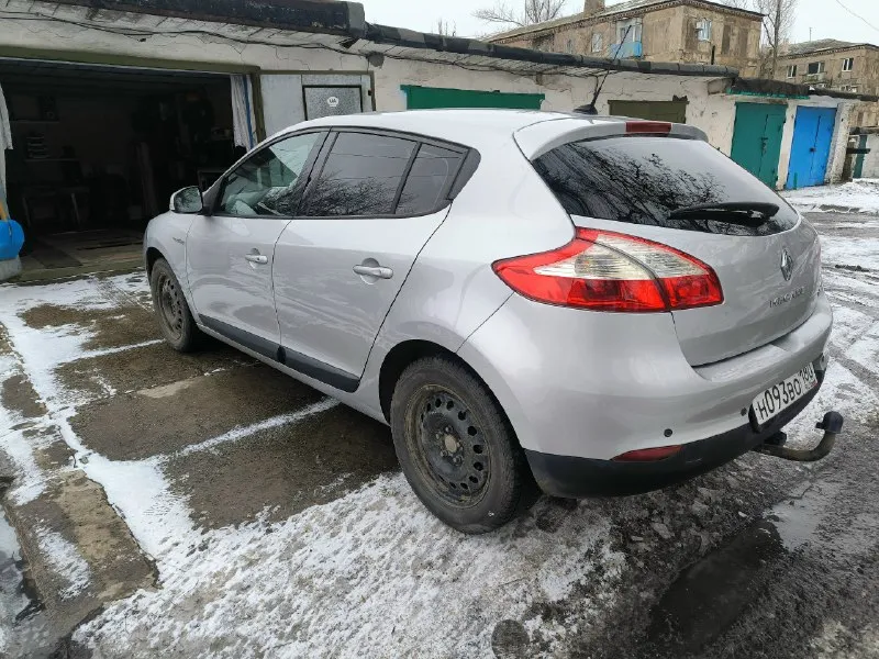 Продам renault меган 3 хэтчбек 2010 г. в. 190 тыс. пробег. в одних руках была более 7 лет. кузов весь ровный без рыжиков, оцинкованный. дизельный к9к мотор миллионник, обслуженный. заводится в любые морозы, все передачи включаются. приятный расход 6.5л по городу. богатая комплектация, безключевой доступ, двухзонный климат, круиз-контроль, кнопка старт стоп, абс, есп, задние парктроники. автомобиль без вложений, сел и поехал, полный пакет документов. территориально горловка. цена 950.000р торг +79495239692 📞 звоните: +7(949)5239692 - фотография - 6