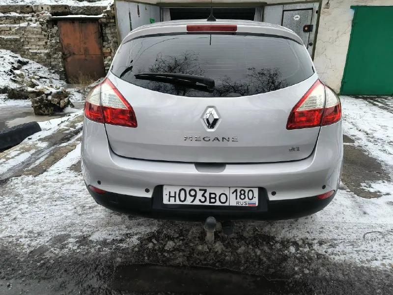 Продам renault меган 3 хэтчбек 2010 г. в. 190 тыс. пробег. в одних руках была более 7 лет. кузов весь ровный без рыжиков, оцинкованный. дизельный к9к мотор миллионник, обслуженный. заводится в любые морозы, все передачи включаются. приятный расход 6.5л по городу. богатая комплектация, безключевой доступ, двухзонный климат, круиз-контроль, кнопка старт стоп, абс, есп, задние парктроники. автомобиль без вложений, сел и поехал, полный пакет документов. территориально горловка. цена 950.000р торг +79495239692 📞 звоните: +7(949)5239692 - фотография - 7