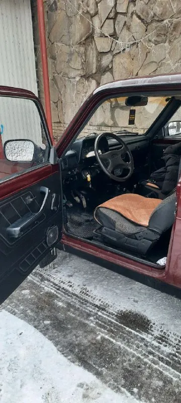 Срочно продаётся нива 11года, инжектор, гур работает отлично, в продаже несколько дней до отъезда. полностью обслужена от ходовой до мотора. много нового денег не жалели, сейчас нет нужды в ней. всё работает, включается, моргает, дует, светит. на полном боевом ходу. 355тыс. , торг только у машины. дебальцево +79490086399 📲 tg: aza asa 📞 звоните: +7(949)0086399 - фотография - 3