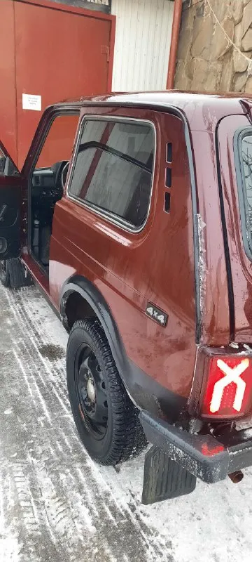 Срочно продаётся нива 11года, инжектор, гур работает отлично, в продаже несколько дней до отъезда. полностью обслужена от ходовой до мотора. много нового денег не жалели, сейчас нет нужды в ней. всё работает, включается, моргает, дует, светит. на полном боевом ходу. 355тыс. , торг только у машины. дебальцево +79490086399 📲 tg: aza asa 📞 звоните: +7(949)0086399 - фотография - 7
