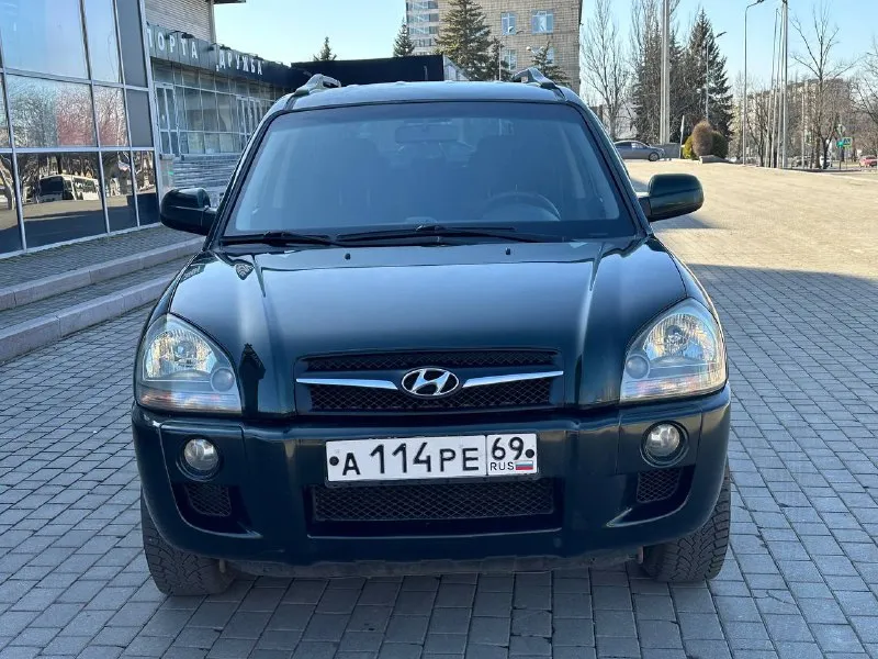 Продам hyundai tucson 2.0 бензин передний привод год выпуска 2008 коробка механика пробег 191000 тысячи в идеальном состоянии без рыжиков без дтп без вмятин без царапин по двигателю вся идеальная не троит не дымит масло не кушает коробка работает идеально не выбивает не хрустит всё скорости работают идеально подвеска вся обслужена ничего не стучит не гремит салон чистый ухоженный по комплектации имеется климат контроль работает бортовой компьютер подогрев сидений подогрев зеркал 4 стеклоподъемник и многое другое цена 780 000 +79494581808 📞 звоните: +7(949)4581808 - фотография - 2