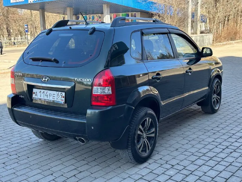 Продам hyundai tucson 2.0 бензин передний привод год выпуска 2008 коробка механика пробег 191000 тысячи в идеальном состоянии без рыжиков без дтп без вмятин без царапин по двигателю вся идеальная не троит не дымит масло не кушает коробка работает идеально не выбивает не хрустит всё скорости работают идеально подвеска вся обслужена ничего не стучит не гремит салон чистый ухоженный по комплектации имеется климат контроль работает бортовой компьютер подогрев сидений подогрев зеркал 4 стеклоподъемник и многое другое цена 780 000 +79494581808 📞 звоните: +7(949)4581808 - фотография - 3