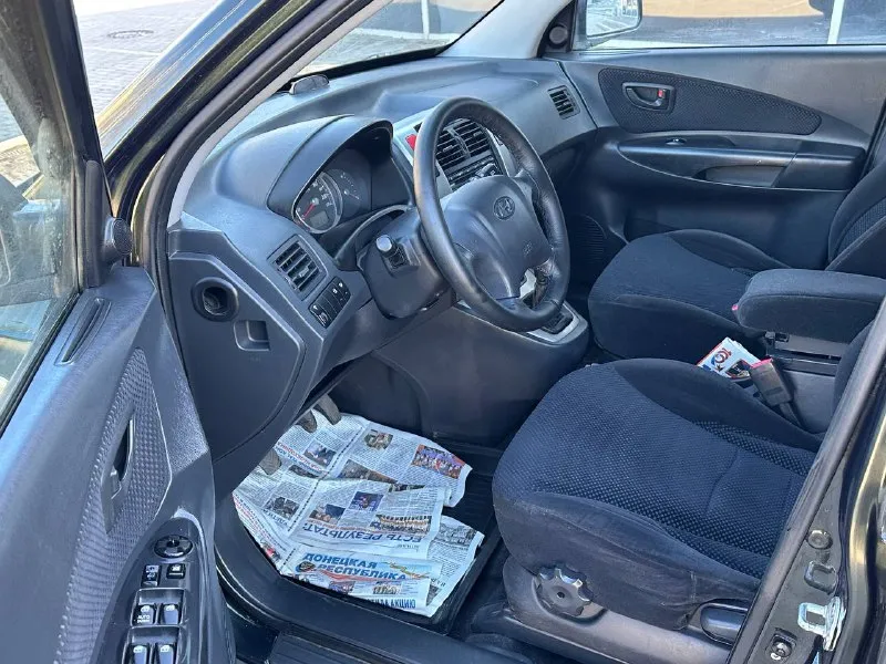 Продам hyundai tucson 2.0 бензин передний привод год выпуска 2008 коробка механика пробег 191000 тысячи в идеальном состоянии без рыжиков без дтп без вмятин без царапин по двигателю вся идеальная не троит не дымит масло не кушает коробка работает идеально не выбивает не хрустит всё скорости работают идеально подвеска вся обслужена ничего не стучит не гремит салон чистый ухоженный по комплектации имеется климат контроль работает бортовой компьютер подогрев сидений подогрев зеркал 4 стеклоподъемник и многое другое цена 780 000 +79494581808 📞 звоните: +7(949)4581808 - фотография - 6