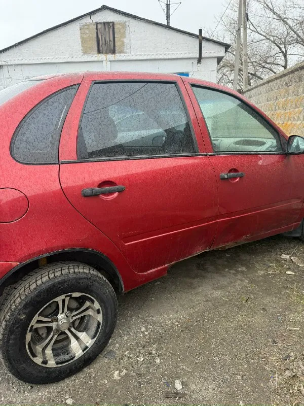Продам ваз калина 🚗 2006 год. газ 💨 бензин⛽ родной пробег 210.000 км. мотор без нареканий, масло не ест. коробка без нареканий, все передачи переключаются без хрустов. есть над чем поработать. машина находу. цена 100.000 ₽ г. донецк +79490581008 📞 звоните: +7(949)0581008 - фотография - 5