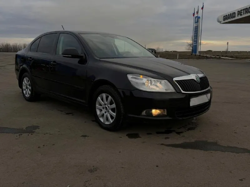 Skoda octavia a5 рестайлинг год: 2011 двигатель: 1.8 турбо коробка: автоматическая dsg тип кузова: лифтбэк автомобиль в отличном состоянии, в правильном черном цвете. сделано то, стоит stage 1, едет очень бодро. коробка работает в штатном режиме. ходовая часть обслужена. по кузову есть жизненные моменты. комплектация: 2-х зонный климат-контроль, круиз-контроль, датчик света, датчик дождя, 3-х ступенчатые подогревы сидений, хорошая музыка, 4 эсп. цена 700.000руб, реальному покупателю торг. г. шахтерск +79494431522 +79518398877 - фотография - 2