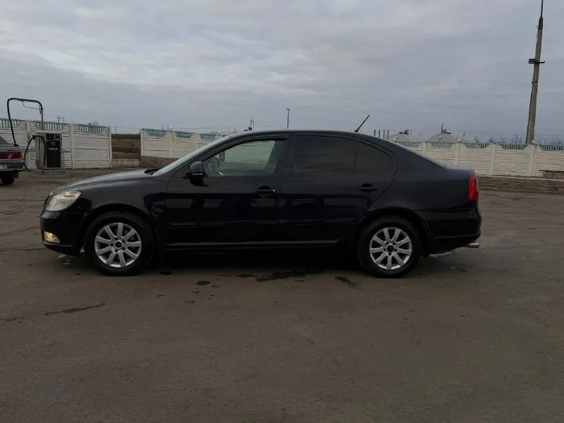 Skoda octavia a5 рестайлинг год: 2011 двигатель: 1.8 турбо коробка: автоматическая dsg тип кузова: лифтбэк автомобиль в отличном состоянии, в правильном черном цвете. сделано то, стоит stage 1, едет очень бодро. коробка работает в штатном режиме. ходовая часть обслужена. по кузову есть жизненные моменты. комплектация: 2-х зонный климат-контроль, круиз-контроль, датчик света, датчик дождя, 3-х ступенчатые подогревы сидений, хорошая музыка, 4 эсп. цена 700.000руб, реальному покупателю торг. г. шахтерск +79494431522 +79518398877 - фотография - 4