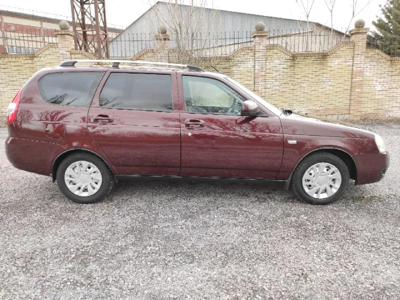 Приора 2013 год в хорошем состоянии без вложений, по кузову без гнили и дтп все герметики родные, дно стаканы пороги целые, мотор 126 1.6.16клапаный без нареканий бодрый масло не берёт без посторонних звуков, кпп роботает чётко без хрустов, ходовая часть в порядке все расходники заменены, электроника работает без нареканий, богатая комплектация, 4 стеклоподъёмники блок дверей настройка электро зеркал датчик света и дождя подогрев лобового и боковых зеркал и сидений, электро педаль газа парктроник абс подушки безопасности приборка с навигацией корректор фар кондиционер сигнализация центральный замок музыка, 2 комплекта резины зима лето, автотека зелёная я собственник, более подробно рассказать про авто звоните разумный торг уместен. +79490434532миранда феникс+79494591804 телеграм вацап +79614115504можно тоже звонить. цена 600 📲 tg: леон 📞 звоните: +7(949)0434532 - фотография - 4