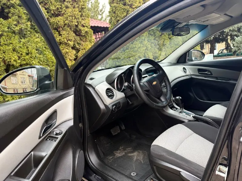 Продам chevrolet cruze 2012 года выпуска автомобиль на бензиновом двигателе объемом 1.6, никаких нареканий нет, коробка обычный автомат работает как должен, не пинает не тянет передачи все с ним хорошо! автомобиль юридический чисты возможен обмен и продажа в кредит! осмотр донецк цена: 730.000₽, торг реальному покупателю! ☎️ +7 (949) 628-72-17 📞 звоните: +7(949)6287217 - фотография - 7