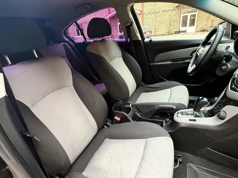 Продам chevrolet cruze 2012 года выпуска автомобиль на бензиновом двигателе объемом 1.6, никаких нареканий нет, коробка обычный автомат работает как должен, не пинает не тянет передачи все с ним хорошо! автомобиль юридический чисты возможен обмен и продажа в кредит! осмотр донецк цена: 730.000₽, торг реальному покупателю! ☎️ +7 (949) 628-72-17 📞 звоните: +7(949)6287217 - фотография - 8