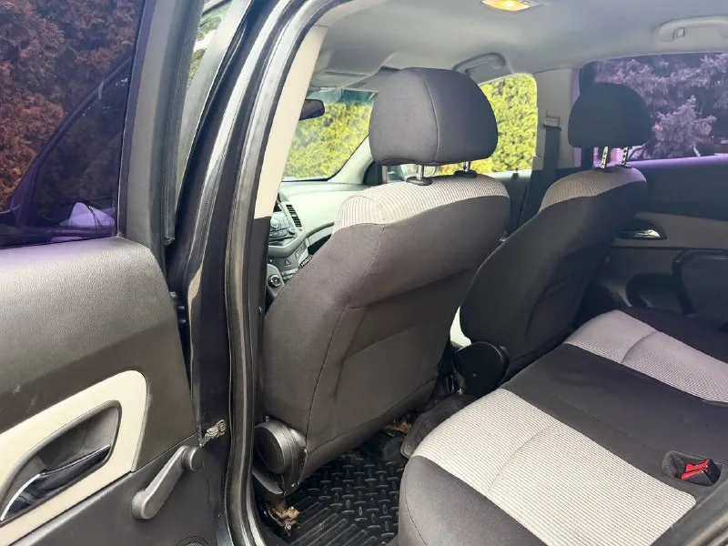 Продам chevrolet cruze 2012 года выпуска автомобиль на бензиновом двигателе объемом 1.6, никаких нареканий нет, коробка обычный автомат работает как должен, не пинает не тянет передачи все с ним хорошо! автомобиль юридический чисты возможен обмен и продажа в кредит! осмотр донецк цена: 730.000₽, торг реальному покупателю! ☎️ +7 (949) 628-72-17 📞 звоните: +7(949)6287217 - фотография - 9