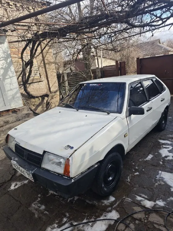 Продам 2109 и 2115, срочно! 2109 на 180 учёте, времянка. на уверенном ходу бодрый, по коробке нет второй. ходовая норм. резина зима. кузов живой. цена 75 тысяч ру торг 2115, цена 90к бодрый, кпп не выбивает, ходовая часть в порядке. кузов не первой свежести, нужно варить дно, силовые элементы в порядке. салон норм, музыка играет не плохо, газ работает, резина бодрая, электрика вся работает. документы рф, на руках только стс, продаю как есть. г. енакиево +79495819526 📲 tg: митя 📞 звоните: +7(949)5819526 - фотография - 2
