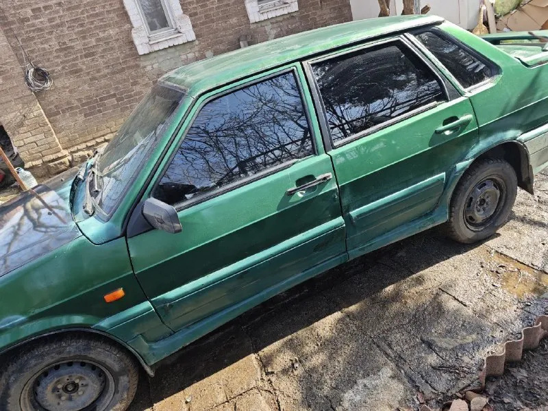 Продам 2109 и 2115, срочно! 2109 на 180 учёте, времянка. на уверенном ходу бодрый, по коробке нет второй. ходовая норм. резина зима. кузов живой. цена 75 тысяч ру торг 2115, цена 90к бодрый, кпп не выбивает, ходовая часть в порядке. кузов не первой свежести, нужно варить дно, силовые элементы в порядке. салон норм, музыка играет не плохо, газ работает, резина бодрая, электрика вся работает. документы рф, на руках только стс, продаю как есть. г. енакиево +79495819526 📲 tg: митя 📞 звоните: +7(949)5819526 - фотография - 6