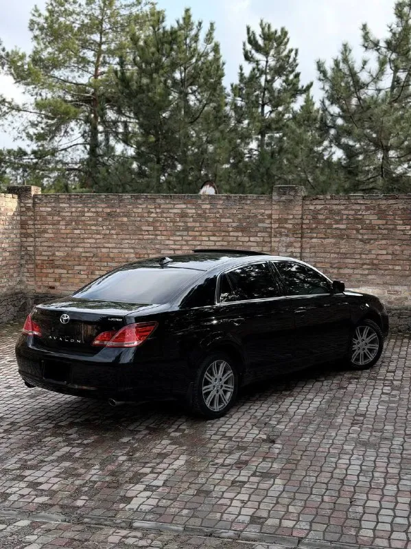 В продаже toyota avalon limited, 2008 года выпуска настоящий японский s класс, максимально комфортный и надежный автомобиль в родном окрасе. покупалась в автосалоне в донецке. 1 владелец, за всю историю эксплуатации достойное состояние кузова и техники. вложений не требует никаких абсолютно! жирная комплектация. работает каждая кнопка очень комфортабельный седан, по обслуживанию простейший как камри, только это представительский класс. очень приятная в управлении осмотр донецк рассмотрю обмен и помогу приобрести в кредит цена 1.190.000 ₽, торг быстрому покупателю ☎️ +7 (949) 453-80-40 📞 звоните: +7(949)4538040 - фотография - 3