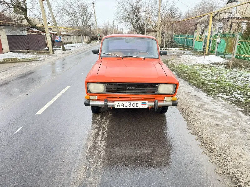 Продам азлк 2140, машина не на ходу, после простоя (нет сцепления), двигатель запускается работает хорошо, не работает сцепление, проблема с главным цилиндром сцепления, тормоза есть, нет аккумулятора, продажа по техпаспорту, документы укр и днр постоянный учёт, цена 33000₽, находится донецк, кировский район, остальные вопросы по телефону +79498470595 📲 tg: серега 📞 звоните: +7(949)8470595 - фотография - 1