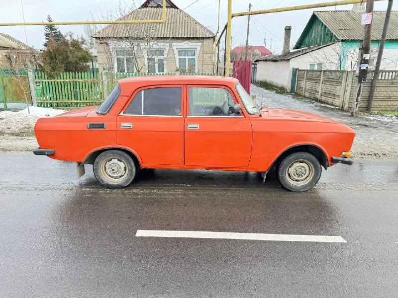 Продам азлк 2140, машина не на ходу, после простоя (нет сцепления), двигатель запускается работает хорошо, не работает сцепление, проблема с главным цилиндром сцепления, тормоза есть, нет аккумулятора, продажа по техпаспорту, документы укр и днр постоянный учёт, цена 33000₽, находится донецк, кировский район, остальные вопросы по телефону +79498470595 📲 tg: серега 📞 звоните: +7(949)8470595 - фотография - 3
