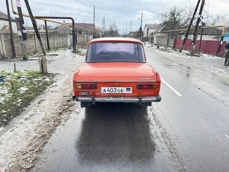 Продам азлк 2140, машина не на ходу, после простоя (нет сцепления), двигатель запускается работает хорошо, не работает сцепление, проблема с главным цилиндром сцепления, тормоза есть, нет аккумулятора, продажа по техпаспорту, документы укр и днр постоянный учёт, цена 33000₽, находится донецк, кировский район, остальные вопросы по телефону +79498470595 📲 tg: серега 📞 звоните: +7(949)8470595 - фотография - 5