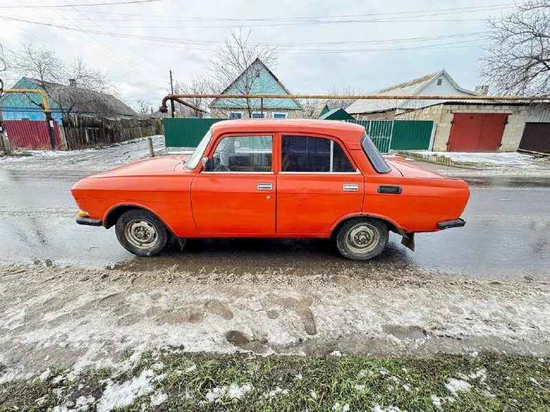 Продам азлк 2140, машина не на ходу, после простоя (нет сцепления), двигатель запускается работает хорошо, не работает сцепление, проблема с главным цилиндром сцепления, тормоза есть, нет аккумулятора, продажа по техпаспорту, документы укр и днр постоянный учёт, цена 33000₽, находится донецк, кировский район, остальные вопросы по телефону +79498470595 📲 tg: серега 📞 звоните: +7(949)8470595 - фотография - 7