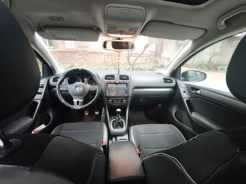 Продаётся volkswagen golf vi год выпуска: 2012 привезён из германии в 2017 году тип двигателя: 2.0 tdi, мощность 140 л. с. коробка передач: 6-ступенчатая механическая пробег: 252092, подтвержден документально отличное техническое состояние владение автомобилем более 8 лет масла, фильтры, колодки регулярно менялись согласно регламенту то двухзонный климат-контроль парктроники спереди и сзади датчики дождя и света мультируль с управлением аудиосистемой омыватели фар зимняя резина на штампованных дисках диаметром r15 регулярное обслуживание всех узлов и агрегатов без пробега по такси салон чистый, приятный запах, никто не курил внутри машины 900 000 руб. возможен торг только при личной встрече и осмотре звонить +79493167725 - фотография - 5