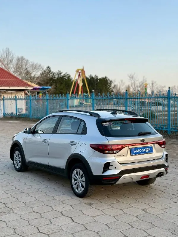 🔘 kia rio x line 💰цена: 1 200 000р 🏢город: мариуполь 📅год выпуска: 2021 🗒️пробег: 156 068км. ⚙️двигатель: 1.6 ⛽топливо: бензин ⚙️кпп: автомат 📞 телефон: +7-949-727-41-51 +7-949-551-91-52 +7-989-263-55-56 💾 описание: kia rio iv поколения в кузове универсал будет идеальным городским автомобилем на каждый день. надёжный корейский двигатель g4 в паре с классическим автоматом порадует надёжностью, динамикой и маленьким расходом топлива. ☑️ один владелец ☑️ родная краска 💯% ☑️ классический автомат ☑️ отличная резина хорошая комплектация: - кожаный мультируль - центральный замок - электропакет - кондиционер - птф 🏦 возможна продажа в кредит по двум документам. улица шевченко 269 - фотография - 4