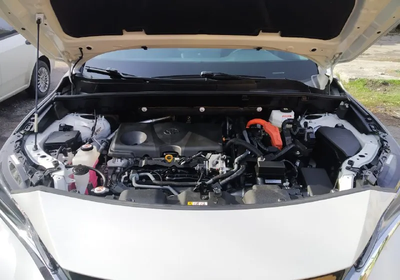 Продам toyota venza hybrid 2022 awd год: 09/2022 двигатель: 2,5 гибрид коробка передач: автомат пробег: 75000 км привод: полный привод цена: 4 млн. руб. автомобиль в отличном состоянии, полностью растаможен, стоит на российском учете. год выпуска 2022/09, японская сборка. авто пригонялось из сша с минимальными повреждениями, вся безопасность целая. мощный и при этом экономичный гибридный автомобиль, расход по городу 6,5 литров. полный привод, на каждой оси стоит по электромотру. хорошая комплектация: * раздельный климат контроль * адаптивный круиз контроль * система контроля полосы * бесключевой доступ и кнопка запуска двигателя * датчик дождя * датчик света * электропривод боковых зеркал * электрорегулировка руля и сидений * электробагажник и многое другое. по всем вопросам обращайтесь по телефону: +7(949) 316 19 48 📲 tg: night 📞 звоните: +7(949)3161948 - фотография - 8