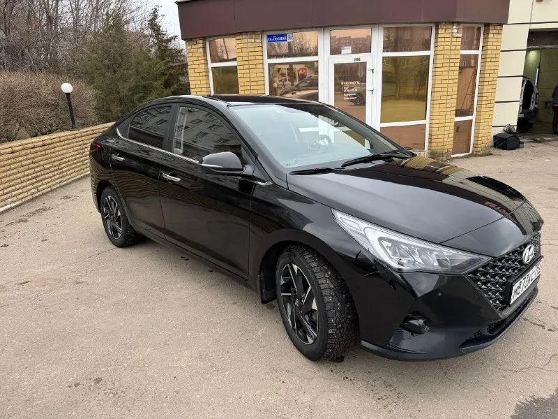 Solaris2 (2021) 105000km. родной трассовый. с момента покупки в одной семье. масло каждые 7к полная комплектация, подогрев всех сидений, подогрев стекла, карплей, спутниковая навигация. цена:1650000₽ +79592835024 📞 звоните: +7(959)2835024 - фотография - 2