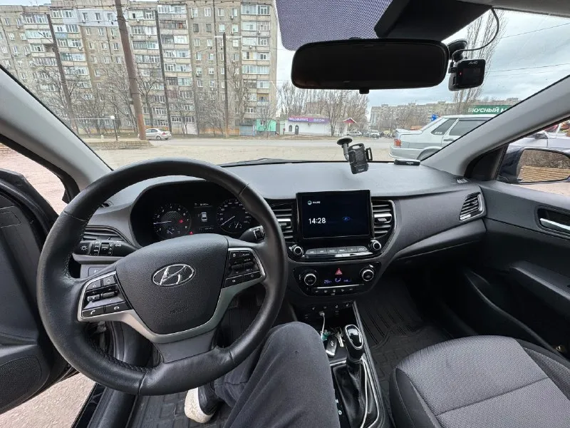 Solaris2 (2021) 105000km. родной трассовый. с момента покупки в одной семье. масло каждые 7к полная комплектация, подогрев всех сидений, подогрев стекла, карплей, спутниковая навигация. цена:1650000₽ +79592835024 📞 звоните: +7(959)2835024 - фотография - 7