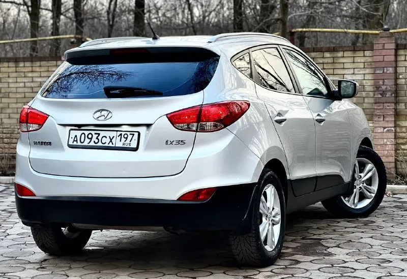✅в продаже hyundai ix35 ✅в идеальном состоянии ✅1 владелец с салона ✅весь в родном окрасе ✅с зеленой автотекой ✅год:2012 ✅коробка автомат ✅цена:1.355.000₽ ✅номер:+79495011956 или +79491003435 на обоих номерах есть телеграмм и мах авто в идеальном состоянии без каких либо вложений, сел и поехал, по кузову без ржавчины, кузов отполирован, и проведена химчистка салона, техническая часть автомобиля на 5+ полностью обслужена, за автомобиль следили и ухаживали, у автомобиля всего один хозяин, вся история обслуживания на руках, все чеки и отметки в сервизной книге, таких машин на рынке осталось очень мало, больше информации по телефону! 📞 🇷🇺 звоните: +79495011956 - фотография - 5