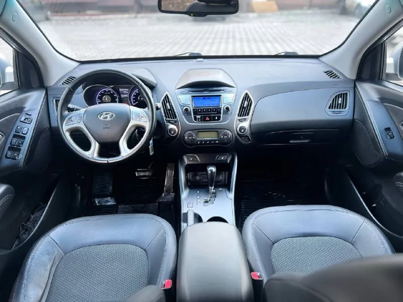 ✅в продаже hyundai ix35 ✅в идеальном состоянии ✅1 владелец с салона ✅весь в родном окрасе ✅с зеленой автотекой ✅год:2012 ✅коробка автомат ✅цена:1.355.000₽ ✅номер:+79495011956 или +79491003435 на обоих номерах есть телеграмм и мах авто в идеальном состоянии без каких либо вложений, сел и поехал, по кузову без ржавчины, кузов отполирован, и проведена химчистка салона, техническая часть автомобиля на 5+ полностью обслужена, за автомобиль следили и ухаживали, у автомобиля всего один хозяин, вся история обслуживания на руках, все чеки и отметки в сервизной книге, таких машин на рынке осталось очень мало, больше информации по телефону! 📞 🇷🇺 звоните: +79495011956 - фотография - 8