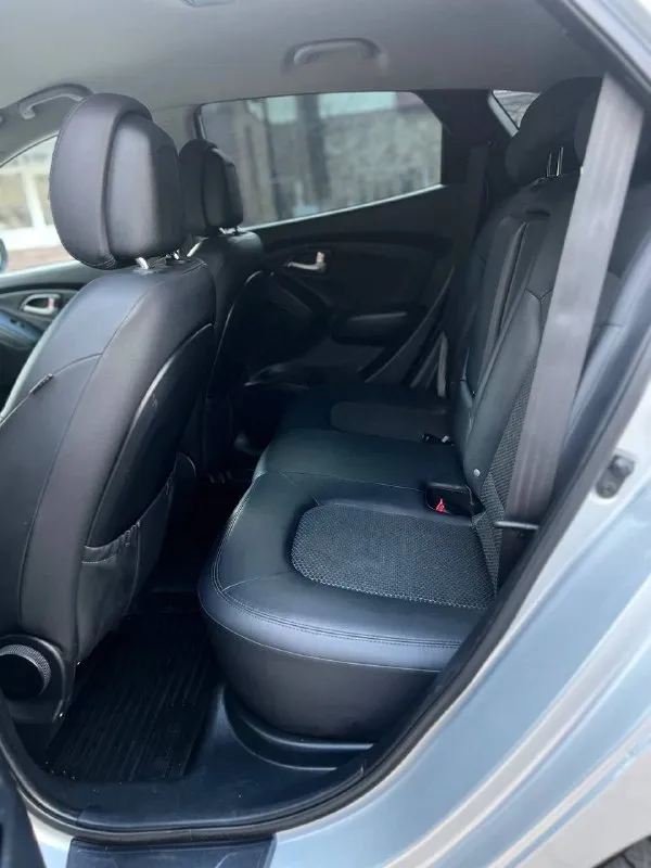 ✅в продаже hyundai ix35 ✅в идеальном состоянии ✅1 владелец с салона ✅весь в родном окрасе ✅с зеленой автотекой ✅год:2012 ✅коробка автомат ✅цена:1.355.000₽ ✅номер:+79495011956 или +79491003435 на обоих номерах есть телеграмм и мах авто в идеальном состоянии без каких либо вложений, сел и поехал, по кузову без ржавчины, кузов отполирован, и проведена химчистка салона, техническая часть автомобиля на 5+ полностью обслужена, за автомобиль следили и ухаживали, у автомобиля всего один хозяин, вся история обслуживания на руках, все чеки и отметки в сервизной книге, таких машин на рынке осталось очень мало, больше информации по телефону! 📞 🇷🇺 звоните: +79495011956 - фотография - 9