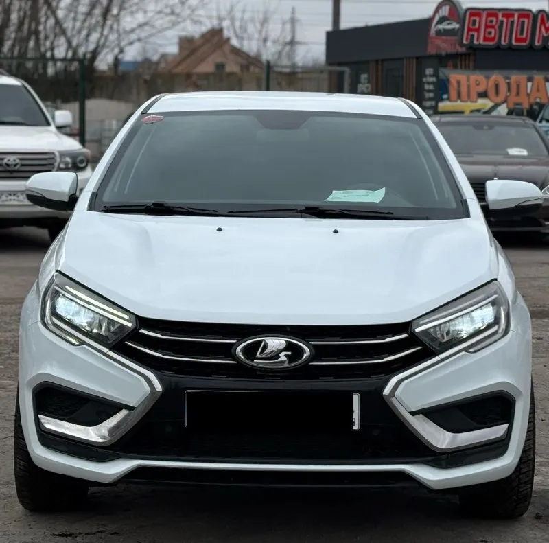 Продам lada vesta 2023 год 48 тысяч км оригинальный пробег один собственник с салона выехала в 2024 году 1.6 бензин 16 кл. механика родной окрас мотор работает хорошо, коробка так же, все как нужно. кондиционер, регулировка зеркал, 4 стеклоподъемника, обогрев сидений, кнопка start-stop, led оптика. из доработок поставил сабвуфер, установил мультимедиа с навигацией, блютуз, камерой заднего вида. установил красивые диски. цена 1.250.000 торг осмотр г. шахтерск +79494330000 +79493485992 - фотография - 1