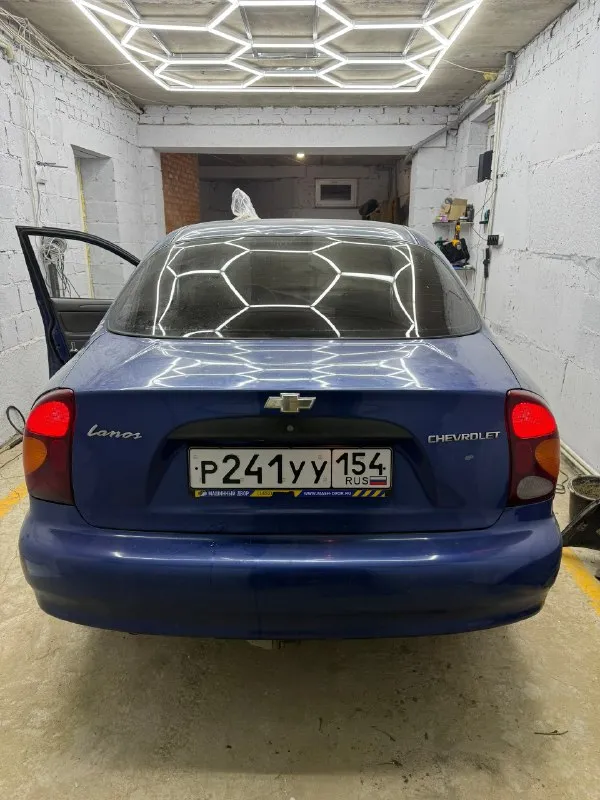 Продам chevrolet ланос 2008 года, газ бензин, газ вписан в тех паспорт, кузов в неплохом состоянии ( присутствуют рыжики), по электрике все работает, хороший сует, коробка не хрустит не выбивает, мотор отлично, масло не ест, ходовка на 5+ мячик. салон втнормальном состоянии, гур. пороги переварены, из минусов незначительные неприятности на кузове, смотрите на фото. цена 145000₽ торг +79591741064 📞 звоните: +7(959)1741064 - фотография - 5