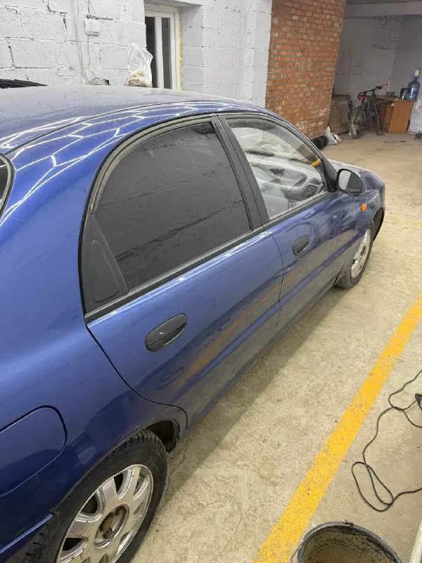 Продам chevrolet ланос 2008 года, газ бензин, газ вписан в тех паспорт, кузов в неплохом состоянии ( присутствуют рыжики), по электрике все работает, хороший сует, коробка не хрустит не выбивает, мотор отлично, масло не ест, ходовка на 5+ мячик. салон втнормальном состоянии, гур. пороги переварены, из минусов незначительные неприятности на кузове, смотрите на фото. цена 145000₽ торг +79591741064 📞 звоните: +7(959)1741064 - фотография - 6