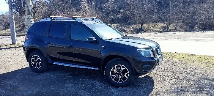 Добрый день. продаю надежный, проходимый, вместительный автомобиль, максимальная комплектация. nissan terrano 3, 2 л. 2019 г. подключаемый полный привод, блокировка заднего дифференциала. автомобиль в состоянии "сел и поехал". красилась дверь багажника, менял стекло на ней же. дергал патриот из песка, водитель вовремя не затормозил - примял мою заднюю дверь запасным колесом. есть фото. рассмотрю обмен с моей доплатой на внедорожник от 2010 года выпуска, бензин. например паджеро спорт 3, тойота прадо 150. цена 1 350 000₽. +79495855719. местонахождение - макеевка, горняцкий район всем мира и добра :) - фотография - 3