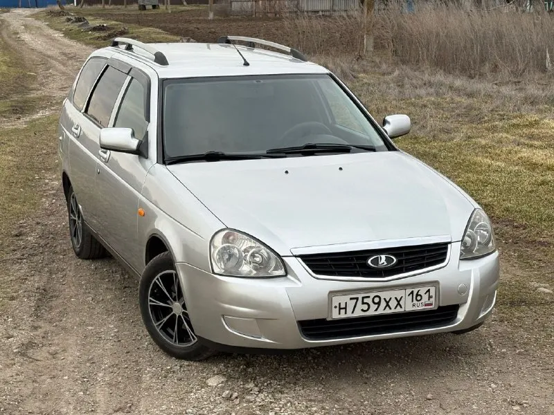 Продам lada priora приора (универсал) 2010г пробег 195т. км. автомобиль в очень хорошем состоянии. все стекла заводские включая лобовое, ничего варить, красить не нужно. двигатель 1.6 16 кл. ( комплект грм поменян) комплектация( кондиционер, эур, абс, передние стеклоподъемники, подушка безопасности, электрорегулировка зеркал и подогрев, центральный замок). установлена сигнализация starline с автозапуском, штатная музыка, новый аккумулятор. авто на летней резине на 14 литых дисках. документы чистые, любое переоформление цена 375.т. ₽ осмотр г. новоазовск т. +79493183670 т. +79493137598 - фотография - 2