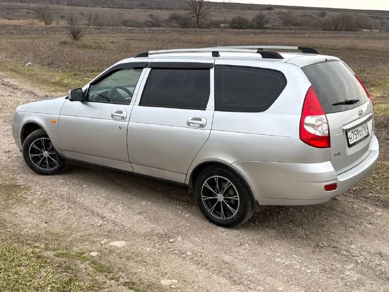 Продам lada priora приора (универсал) 2010г пробег 195т. км. автомобиль в очень хорошем состоянии. все стекла заводские включая лобовое, ничего варить, красить не нужно. двигатель 1.6 16 кл. ( комплект грм поменян) комплектация( кондиционер, эур, абс, передние стеклоподъемники, подушка безопасности, электрорегулировка зеркал и подогрев, центральный замок). установлена сигнализация starline с автозапуском, штатная музыка, новый аккумулятор. авто на летней резине на 14 литых дисках. документы чистые, любое переоформление цена 375.т. ₽ осмотр г. новоазовск т. +79493183670 т. +79493137598 - фотография - 5