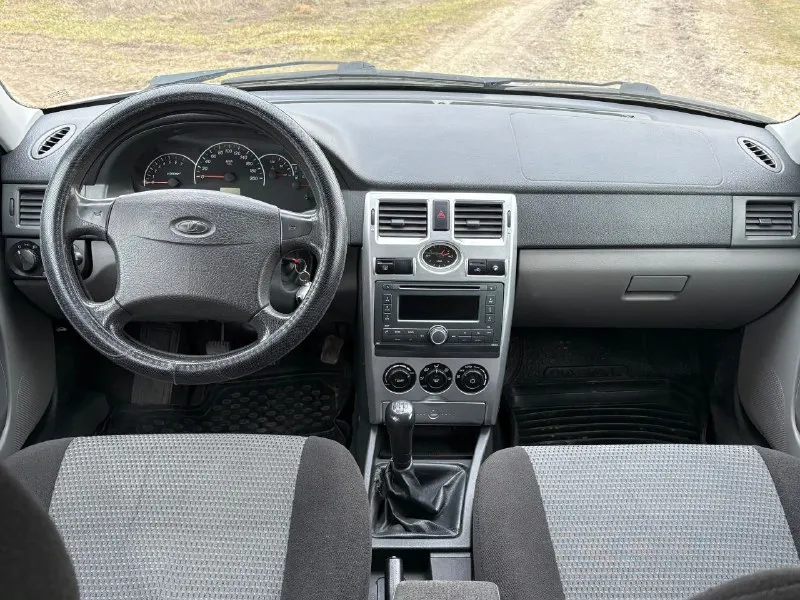 Продам lada priora приора (универсал) 2010г пробег 195т. км. автомобиль в очень хорошем состоянии. все стекла заводские включая лобовое, ничего варить, красить не нужно. двигатель 1.6 16 кл. ( комплект грм поменян) комплектация( кондиционер, эур, абс, передние стеклоподъемники, подушка безопасности, электрорегулировка зеркал и подогрев, центральный замок). установлена сигнализация starline с автозапуском, штатная музыка, новый аккумулятор. авто на летней резине на 14 литых дисках. документы чистые, любое переоформление цена 375.т. ₽ осмотр г. новоазовск т. +79493183670 т. +79493137598 - фотография - 6