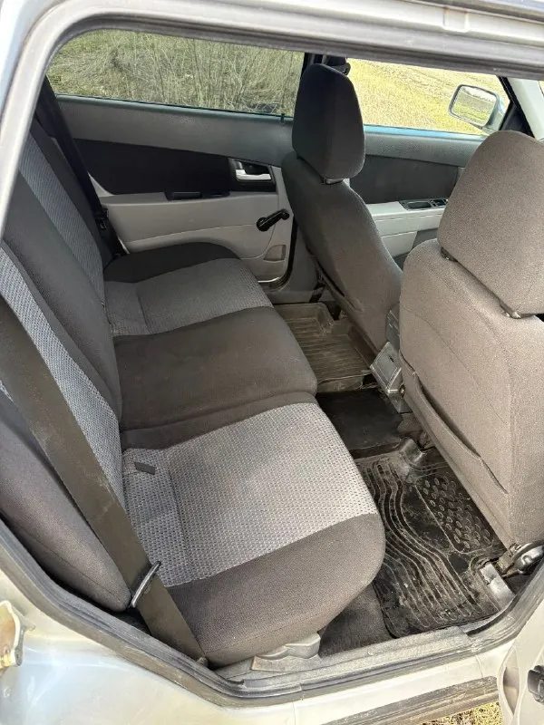 Продам lada priora приора (универсал) 2010г пробег 195т. км. автомобиль в очень хорошем состоянии. все стекла заводские включая лобовое, ничего варить, красить не нужно. двигатель 1.6 16 кл. ( комплект грм поменян) комплектация( кондиционер, эур, абс, передние стеклоподъемники, подушка безопасности, электрорегулировка зеркал и подогрев, центральный замок). установлена сигнализация starline с автозапуском, штатная музыка, новый аккумулятор. авто на летней резине на 14 литых дисках. документы чистые, любое переоформление цена 375.т. ₽ осмотр г. новоазовск т. +79493183670 т. +79493137598 - фотография - 7