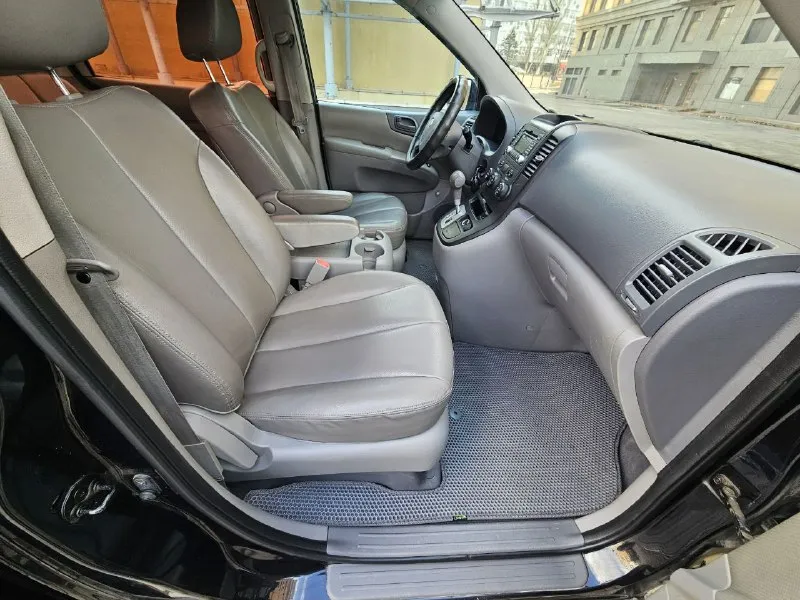 Kia grand carnival 2009г 2,9 tdi 145лс 200т км лонг версия с обычным дизелем без турбины и прочего "геморроя") полноценных 7 мест и багажник, сиденья все двигаются и снимаются, ровный пол получается в длину 245см! технически без замечаний. мотор/коробка/электрика/кондёр/ходовка все ок, без нюансов и вложений! 900т руб 9495213411 - фотография - 6