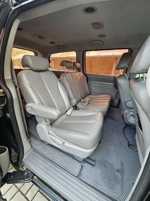 Kia grand carnival 2009г 2,9 tdi 145лс 200т км лонг версия с обычным дизелем без турбины и прочего "геморроя") полноценных 7 мест и багажник, сиденья все двигаются и снимаются, ровный пол получается в длину 245см! технически без замечаний. мотор/коробка/электрика/кондёр/ходовка все ок, без нюансов и вложений! 900т руб 9495213411 - фотография - 7