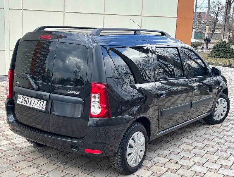 Продам семейный авто! ваз largus 7мест! автомобиль в отличнейшем состоянии! абсолютно без вложений! пробег составляет 120.000т. км. 2 собственника. кузов оцинкованный соответствует фото! красивый черный цвет смотрится шикарно! самый надежный двигатель reno 1.6 работает как часики! без посторонних шумов, масло не расходует! кпп и ходовая часть на 5/5! по автомобилю абсолютно нету никаких нареканий и вложений! по комплектации: кондиционер, abs, гидроусилитель руля, подогрев сидений, эл. стеклоподъемники, и многое другое. светлый приятный салон! без порезов и потертостей! документы чистые, без штрафов запретов и прочего! цена 835.000т/р. торг реальному покупателю! тел: +79495364754. 📞 звоните: +7(949)5364754 - фотография - 2