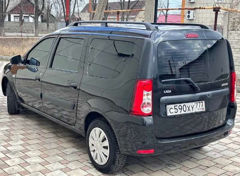 Продам семейный авто! ваз largus 7мест! автомобиль в отличнейшем состоянии! абсолютно без вложений! пробег составляет 120.000т. км. 2 собственника. кузов оцинкованный соответствует фото! красивый черный цвет смотрится шикарно! самый надежный двигатель reno 1.6 работает как часики! без посторонних шумов, масло не расходует! кпп и ходовая часть на 5/5! по автомобилю абсолютно нету никаких нареканий и вложений! по комплектации: кондиционер, abs, гидроусилитель руля, подогрев сидений, эл. стеклоподъемники, и многое другое. светлый приятный салон! без порезов и потертостей! документы чистые, без штрафов запретов и прочего! цена 835.000т/р. торг реальному покупателю! тел: +79495364754. 📞 звоните: +7(949)5364754 - фотография - 3