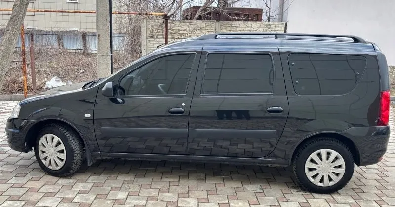 Продам семейный авто! ваз largus 7мест! автомобиль в отличнейшем состоянии! абсолютно без вложений! пробег составляет 120.000т. км. 2 собственника. кузов оцинкованный соответствует фото! красивый черный цвет смотрится шикарно! самый надежный двигатель reno 1.6 работает как часики! без посторонних шумов, масло не расходует! кпп и ходовая часть на 5/5! по автомобилю абсолютно нету никаких нареканий и вложений! по комплектации: кондиционер, abs, гидроусилитель руля, подогрев сидений, эл. стеклоподъемники, и многое другое. светлый приятный салон! без порезов и потертостей! документы чистые, без штрафов запретов и прочего! цена 835.000т/р. торг реальному покупателю! тел: +79495364754. 📞 звоните: +7(949)5364754 - фотография - 4