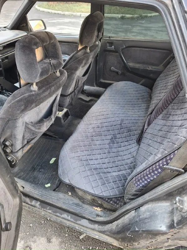 Продам opel vectra a 1989 года цена: 60 000 газ/бензин двигатель 1.6, работает без нареканий, запускается хорошо в любую погоду, не троит, на дымит, работает и на газу и на бензине технически в нормальном состоянии, недавно поменял свечи, провода, передние колодки и передние ступичные подшипники, в общем на полном ходу по кузову силовые части живые, дно, ланжероны, стаканы все целое, варить не надо ничего, внешняя часть конечно на троечку, есть несколько нюансов, но на езду не влияет. передние стеклоподьемники, аккумулятору пол года, запаска в комплекте. машину покупал на подмену, пока основная была в ремонте. продажа по тп. машину глянуть можно в донецке, буденновский район, донской +79493454650 +79495009816 телеграмм 📞 звоните: +7(949)3454650 - фотография - 5
