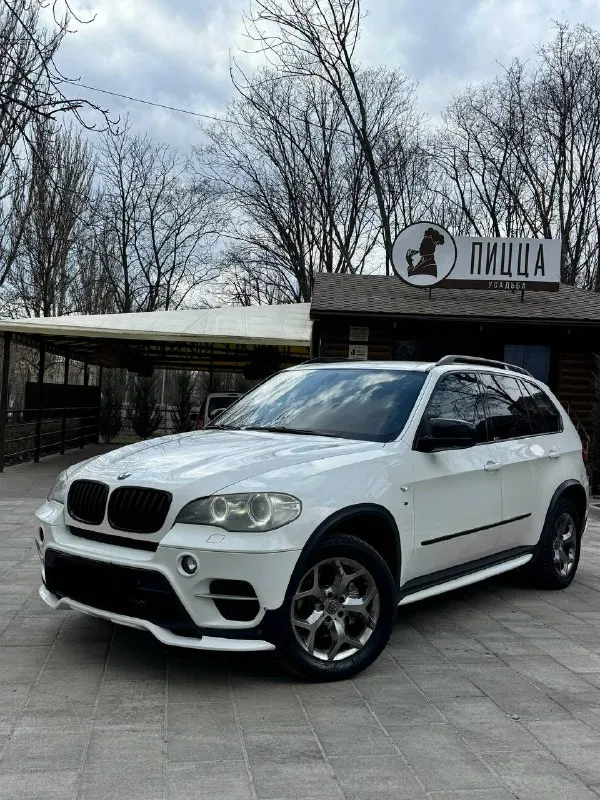 В продаже bmw x5 2012 года рестайлинг! 3.0 twinturbo, работает идеально, никаких вложений не требует! коробка автомат переключает отлично без пинков. ходовая без стуков. красивый кожаный коричневый салон, электрорегулировки сидений, память сидений, мультируль. есть всё для комфортной езды внешне выглядит также красиво как на фотографиях, без каких либо моментов. осмотр донецк возможен обмен, также могу помочь с кредитом цена 1.690.000 ₽, торг у автомобиля! ☎️ +7 (949) 453-80-40 📞 звоните: +7(949)4538040 - фотография - 2