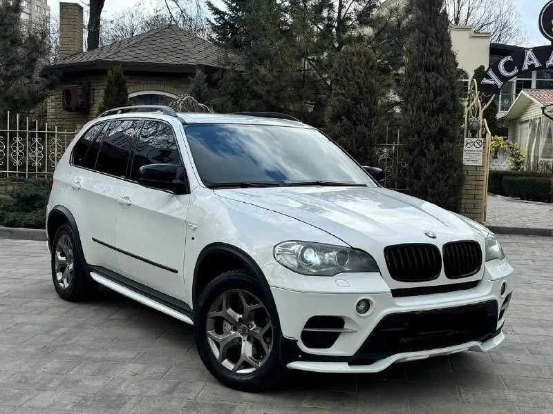 В продаже bmw x5 2012 года рестайлинг! 3.0 twinturbo, работает идеально, никаких вложений не требует! коробка автомат переключает отлично без пинков. ходовая без стуков. красивый кожаный коричневый салон, электрорегулировки сидений, память сидений, мультируль. есть всё для комфортной езды внешне выглядит также красиво как на фотографиях, без каких либо моментов. осмотр донецк возможен обмен, также могу помочь с кредитом цена 1.690.000 ₽, торг у автомобиля! ☎️ +7 (949) 453-80-40 📞 звоните: +7(949)4538040 - фотография - 3