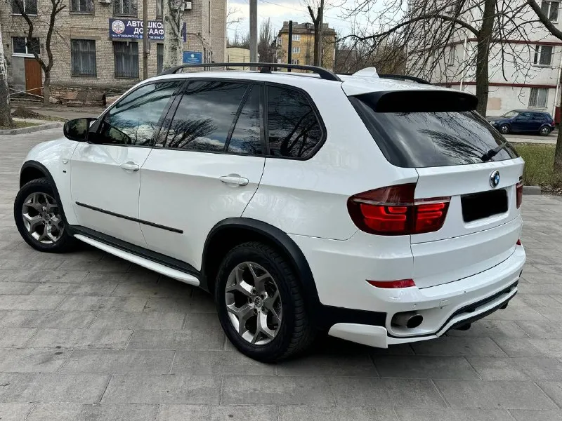 В продаже bmw x5 2012 года рестайлинг! 3.0 twinturbo, работает идеально, никаких вложений не требует! коробка автомат переключает отлично без пинков. ходовая без стуков. красивый кожаный коричневый салон, электрорегулировки сидений, память сидений, мультируль. есть всё для комфортной езды внешне выглядит также красиво как на фотографиях, без каких либо моментов. осмотр донецк возможен обмен, также могу помочь с кредитом цена 1.690.000 ₽, торг у автомобиля! ☎️ +7 (949) 453-80-40 📞 звоните: +7(949)4538040 - фотография - 5