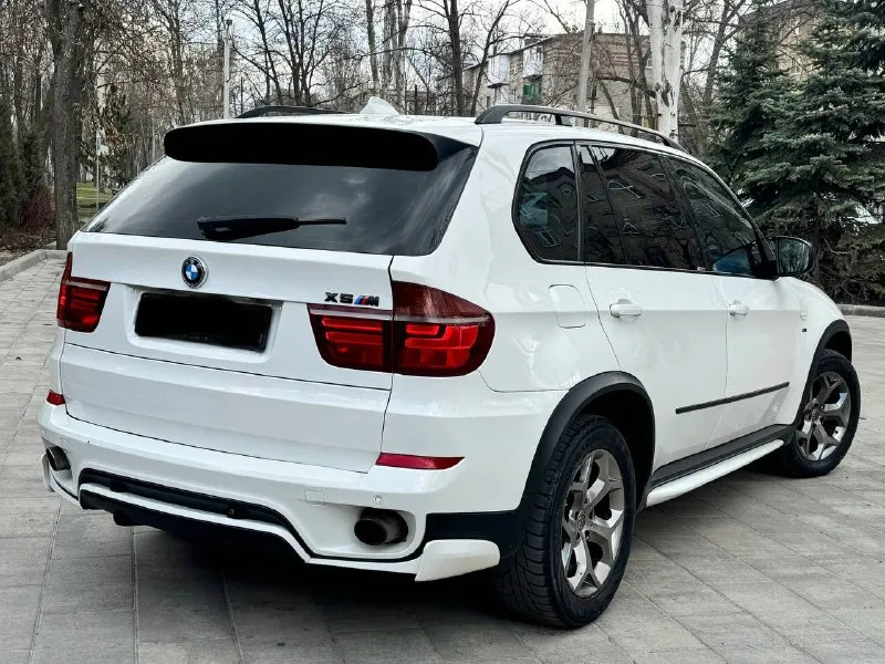В продаже bmw x5 2012 года рестайлинг! 3.0 twinturbo, работает идеально, никаких вложений не требует! коробка автомат переключает отлично без пинков. ходовая без стуков. красивый кожаный коричневый салон, электрорегулировки сидений, память сидений, мультируль. есть всё для комфортной езды внешне выглядит также красиво как на фотографиях, без каких либо моментов. осмотр донецк возможен обмен, также могу помочь с кредитом цена 1.690.000 ₽, торг у автомобиля! ☎️ +7 (949) 453-80-40 📞 звоните: +7(949)4538040 - фотография - 6