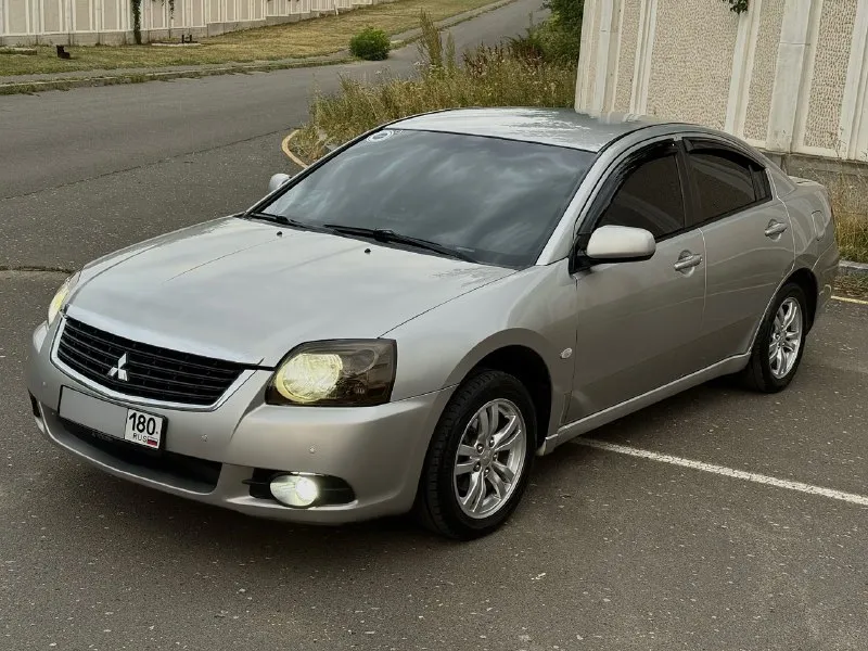 Продам mitsubishi galant 9, 2008 года выпуска, в последнем рестайлинге🔥 ➡️мотор 4g69 обьемом 2.4 литра, на 160 л. с, с огромным ресурсом, чугунный блок, мега надёжный, масложора нет. оригинальный пробег авто 273.500 км, для данного мотора это только обкатка, любые проверки эндоскопом, замеры компрессии и тд. замена масла каждые 6000 тысяч, лью только 95, иногда 100-й бензин. катализаторы вырезаны, авто прошито под 95-100 бензин, едет очень-очень бодро. комплект грм, со всеми роликами заменен на 273.000 км. ➡️автоматическая коробка передач, работает четко, без пинков и рывков. на 270.000 км сделал большое то: заменил передние стойки, стойки и втулки стабилизаторов, сайлентблоки задние, шрузы внутренние, передние тормозные диски, колодки вкруг, подушки акпп, заменил масло в акпп оригинал mitsubishi atf sp-3, масло в двигателе takayama 5-30, полная замена жидкости гидроусилителя на mitsubishi dia queen, заменил подрулевой шлейф, обслужил ручник, новый аккумулятор на 65a. бо 📞 звоните: +7(949)3215048 - фотография - 2