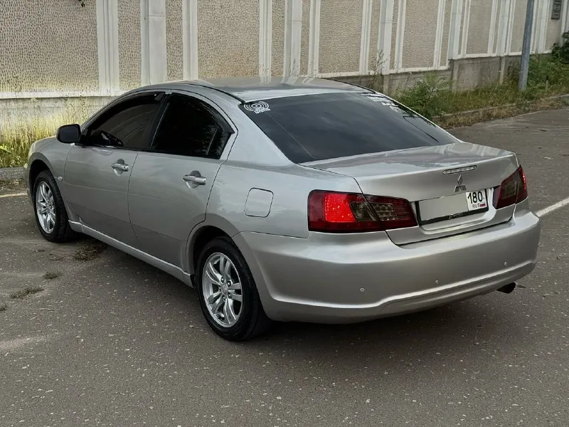 Продам mitsubishi galant 9, 2008 года выпуска, в последнем рестайлинге🔥 ➡️мотор 4g69 обьемом 2.4 литра, на 160 л. с, с огромным ресурсом, чугунный блок, мега надёжный, масложора нет. оригинальный пробег авто 273.500 км, для данного мотора это только обкатка, любые проверки эндоскопом, замеры компрессии и тд. замена масла каждые 6000 тысяч, лью только 95, иногда 100-й бензин. катализаторы вырезаны, авто прошито под 95-100 бензин, едет очень-очень бодро. комплект грм, со всеми роликами заменен на 273.000 км. ➡️автоматическая коробка передач, работает четко, без пинков и рывков. на 270.000 км сделал большое то: заменил передние стойки, стойки и втулки стабилизаторов, сайлентблоки задние, шрузы внутренние, передние тормозные диски, колодки вкруг, подушки акпп, заменил масло в акпп оригинал mitsubishi atf sp-3, масло в двигателе takayama 5-30, полная замена жидкости гидроусилителя на mitsubishi dia queen, заменил подрулевой шлейф, обслужил ручник, новый аккумулятор на 65a. бо 📞 звоните: +7(949)3215048 - фотография - 3